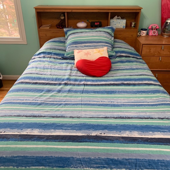 Twin Duvet Cover with 1 sham duvet insert included - Picture 2 of 8